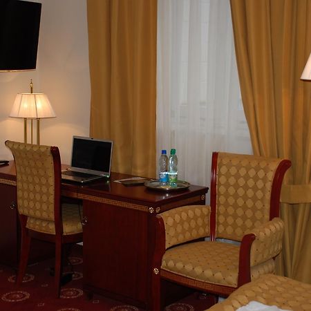 Hotel Holiday Park Warschau Kamer foto
