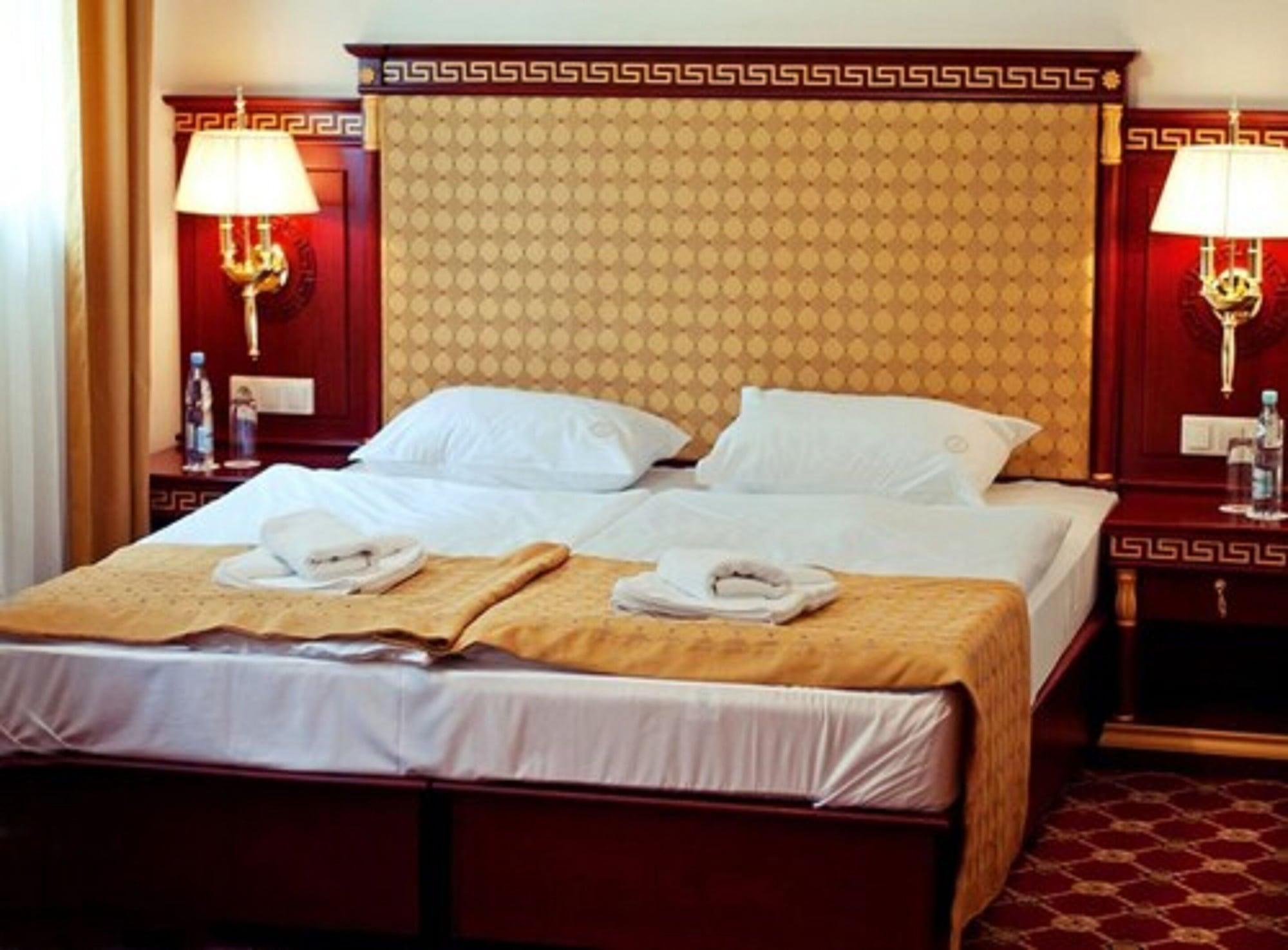Hotel Holiday Park Warschau Buitenkant foto