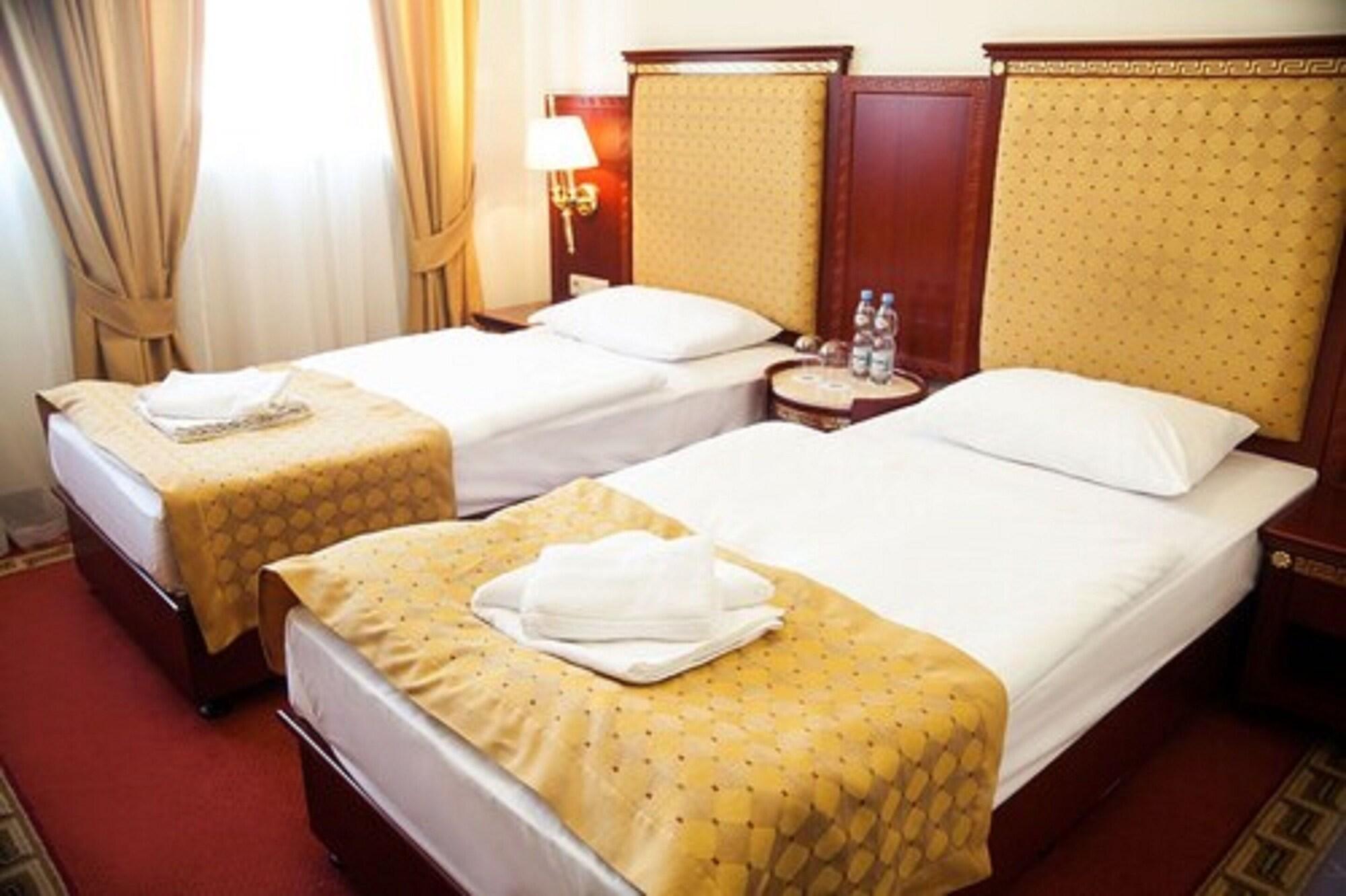Hotel Holiday Park Warschau Buitenkant foto