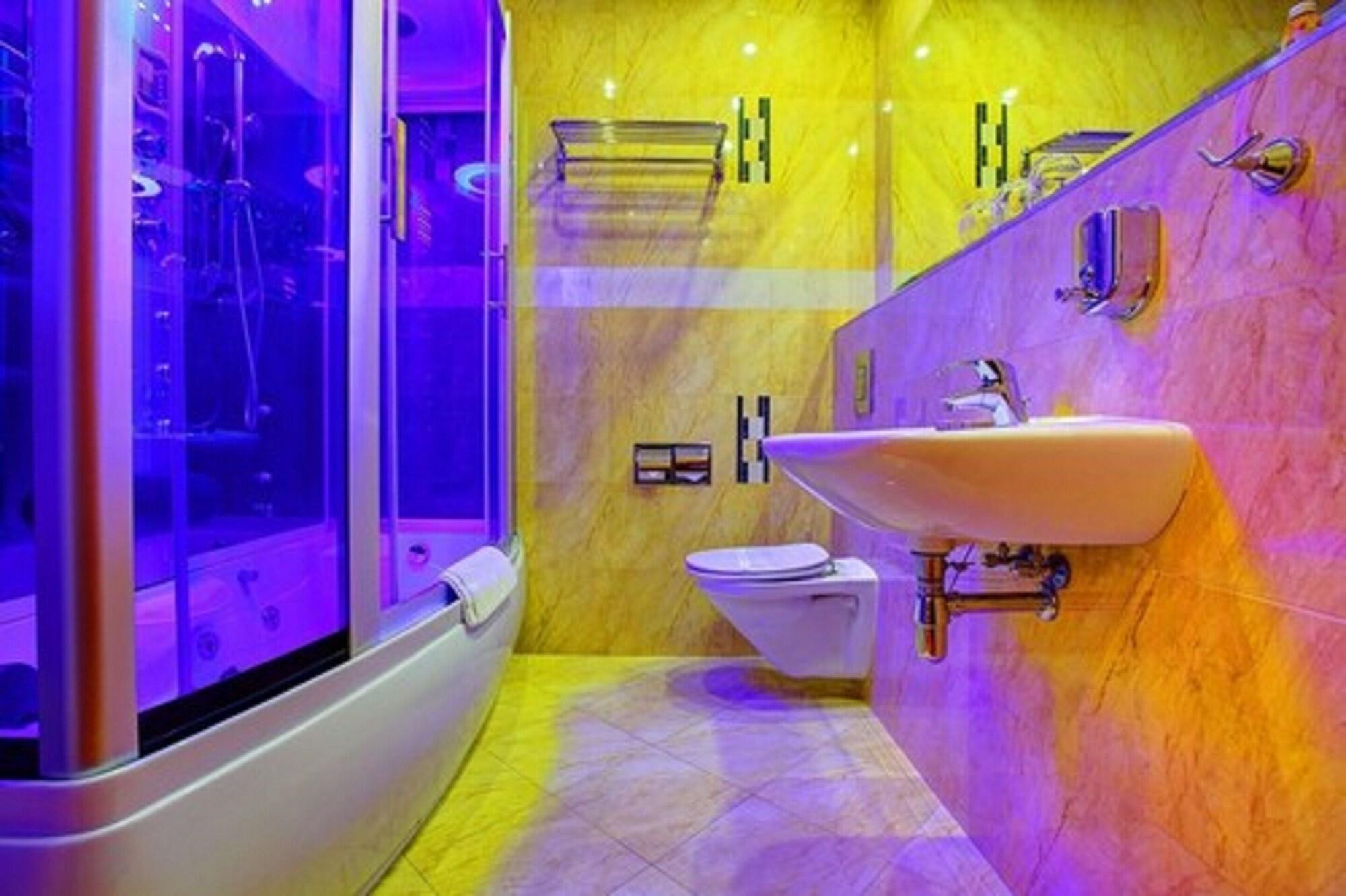 Hotel Holiday Park Warschau Buitenkant foto