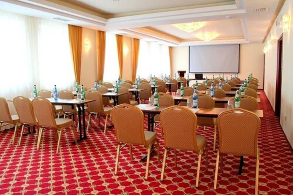 Hotel Holiday Park Warschau Buitenkant foto
