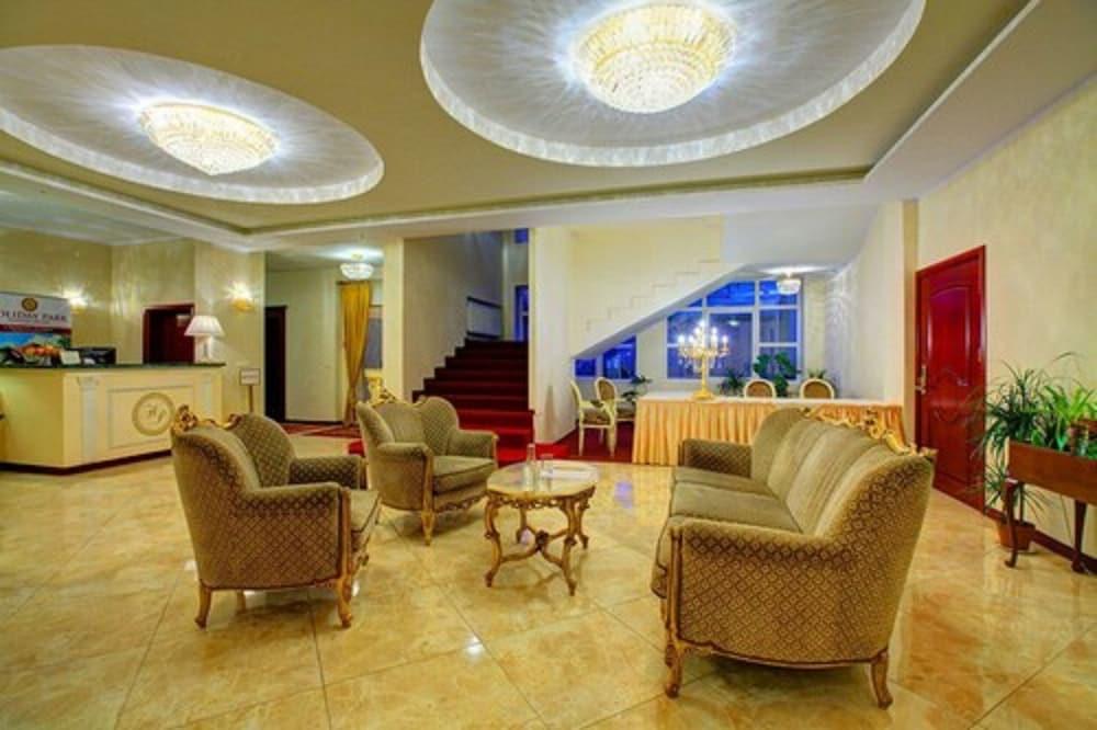 Hotel Holiday Park Warschau Buitenkant foto