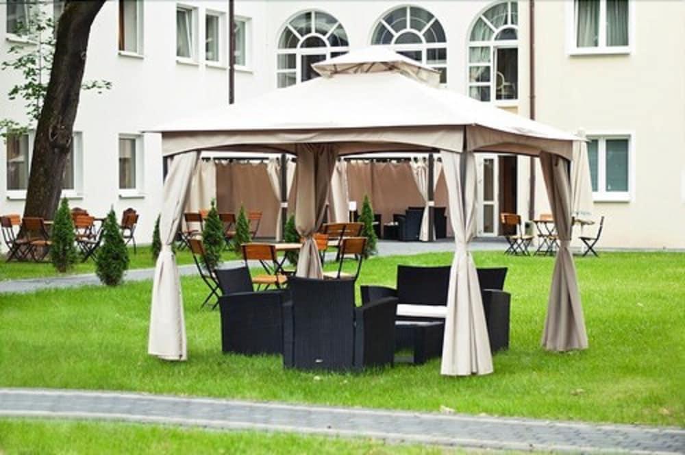 Hotel Holiday Park Warschau Buitenkant foto