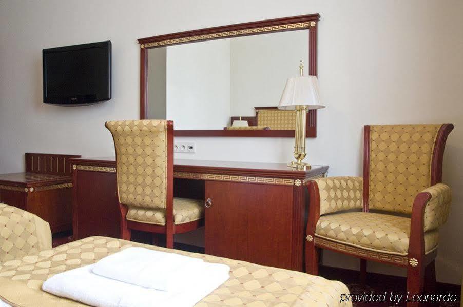 Hotel Holiday Park Warschau Kamer foto