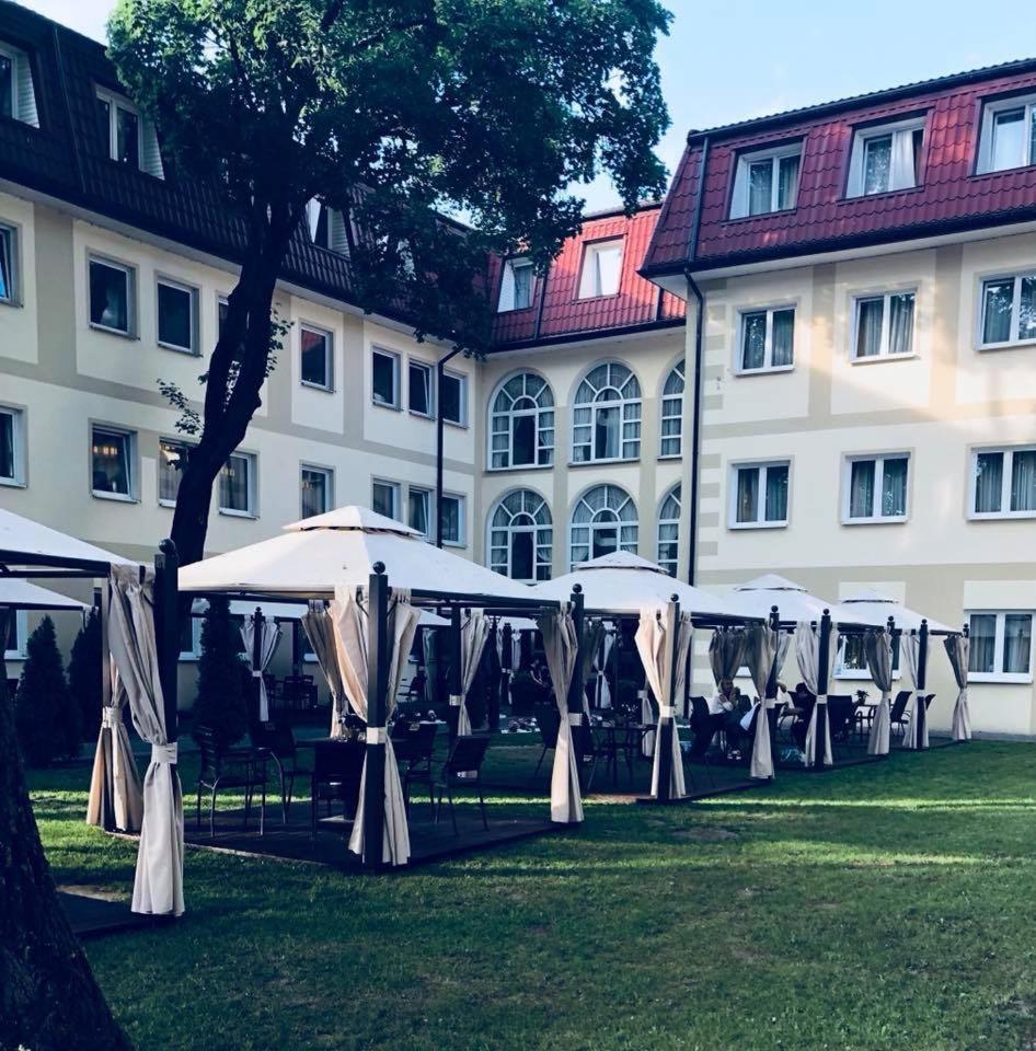 Hotel Holiday Park Warschau Buitenkant foto